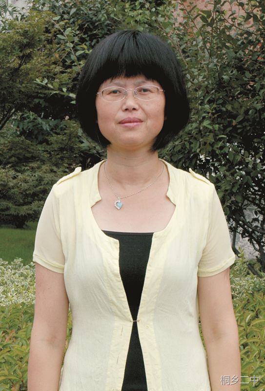 教育硕士,高级教师,桐乡市数学学科带头人,嘉兴市数学会会员,校第二党