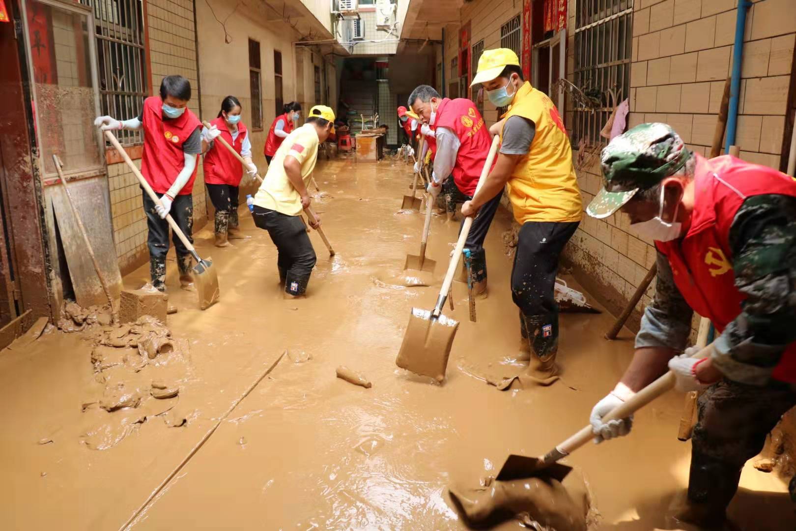 市民政局联合志愿服务组织开展灾后重建志愿服务活动