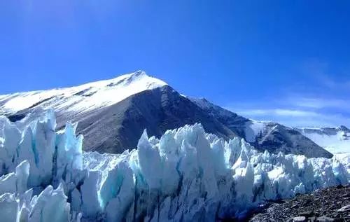 只有在特定的条件下才能形成,仅在中国珠峰脚下的绒布冰川,希夏邦马峰