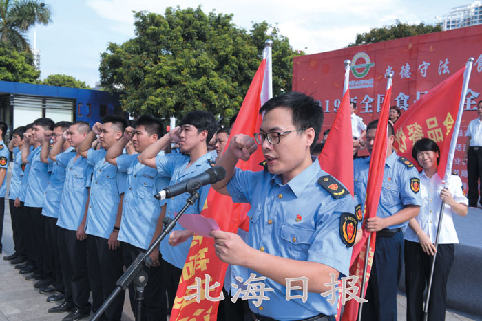 本报讯(记者 蔡志军 实习记者 陆雅琪)6月18日上午,市食品安全委员会