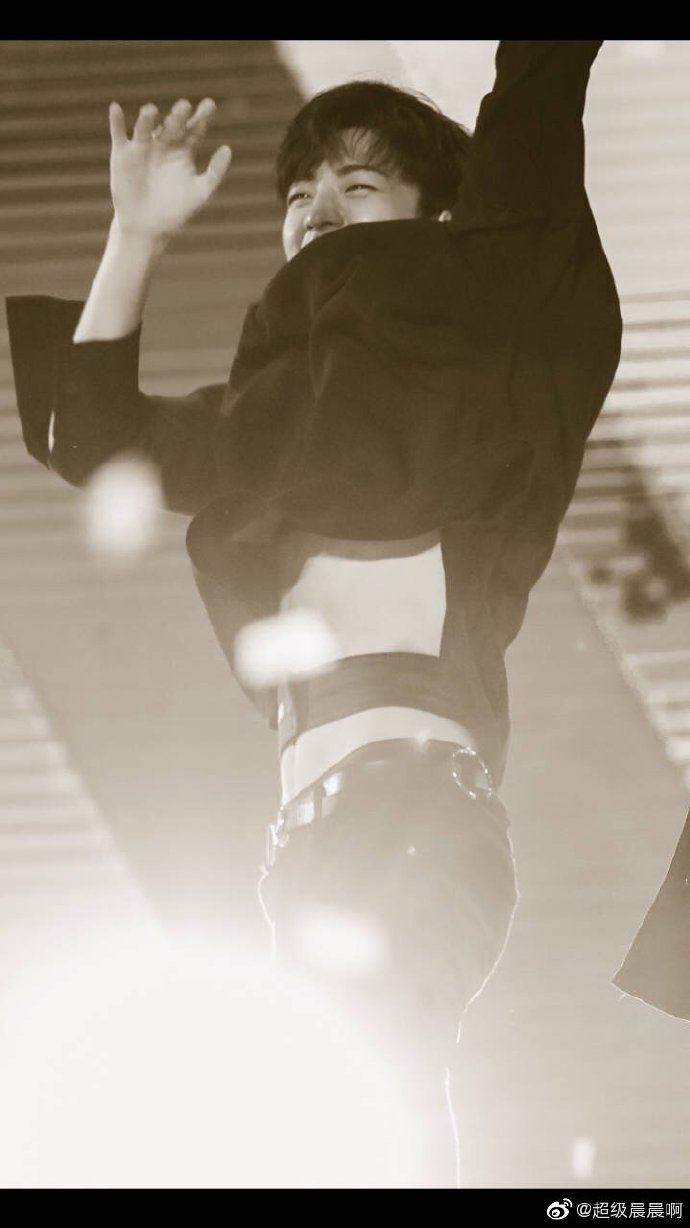 肉体饭注意了!陈立信在线散发魅力