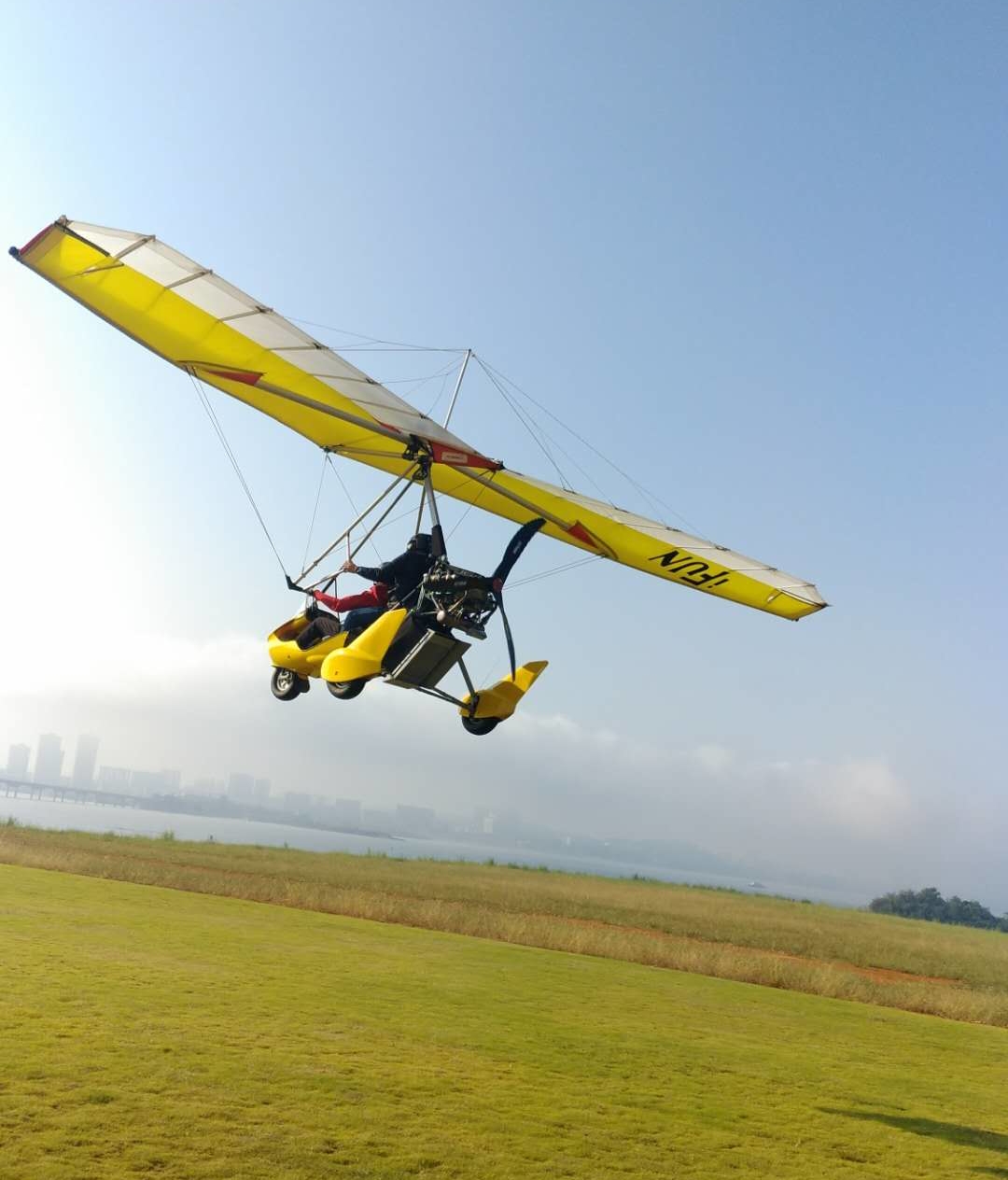 三角翼滑翔机开启浙江飞行旅游新时代你一定要亲身感受这样的横店视角