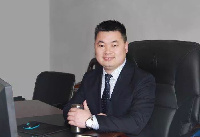 何义校长自信朴实的高新玉潭欢迎你▏致2019届小六毕业生的邀请信