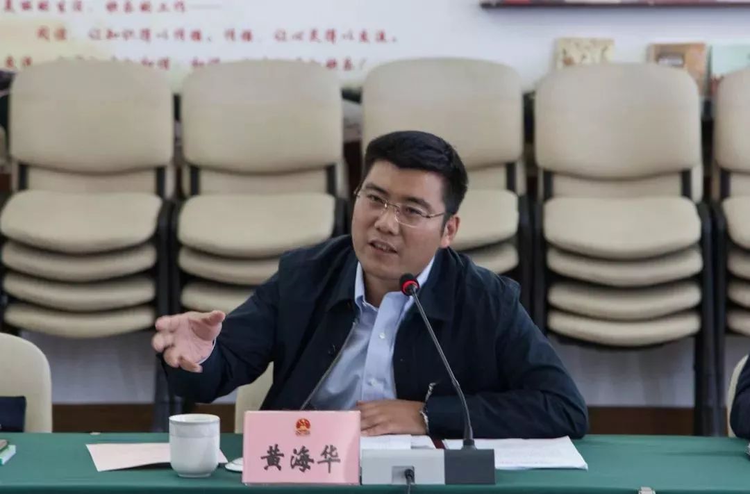 高国家权力机关从事立法工作的黄海华已来到长宁区虹桥街道挂职一年了