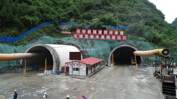 进展|九绵高速平武段,山间"蛟龙"现雏形_隧道