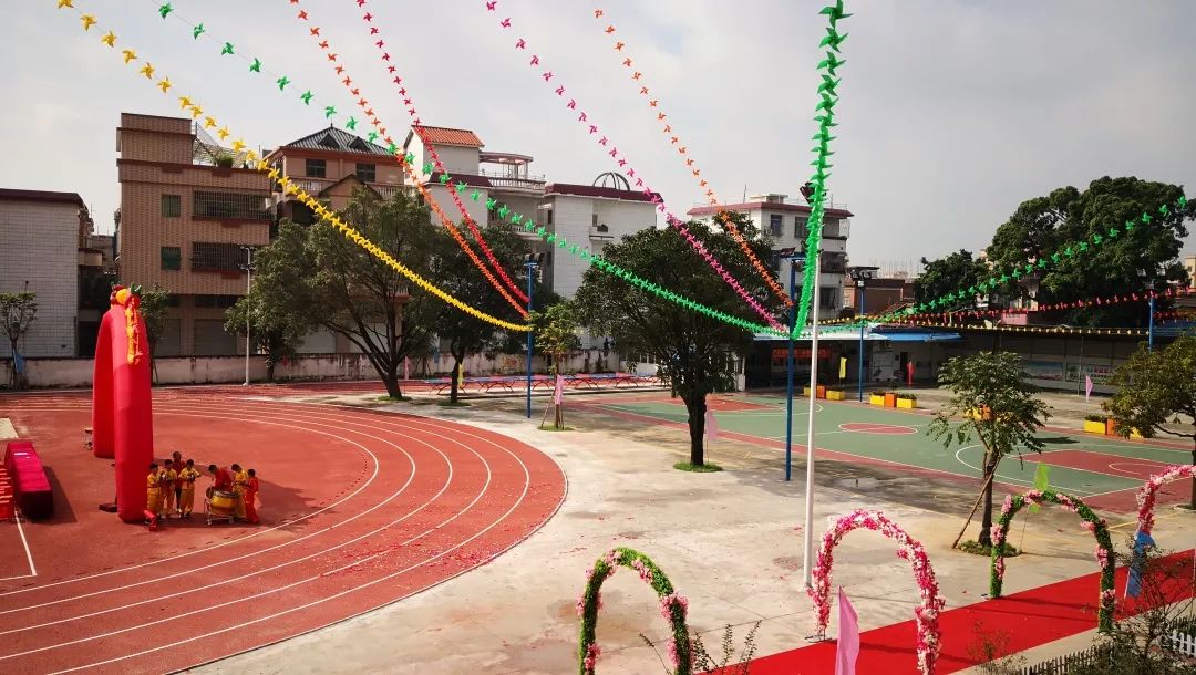 干净整洁的校园环境大圃片区大圃中学大圃中学厨房大圃中学校园一角