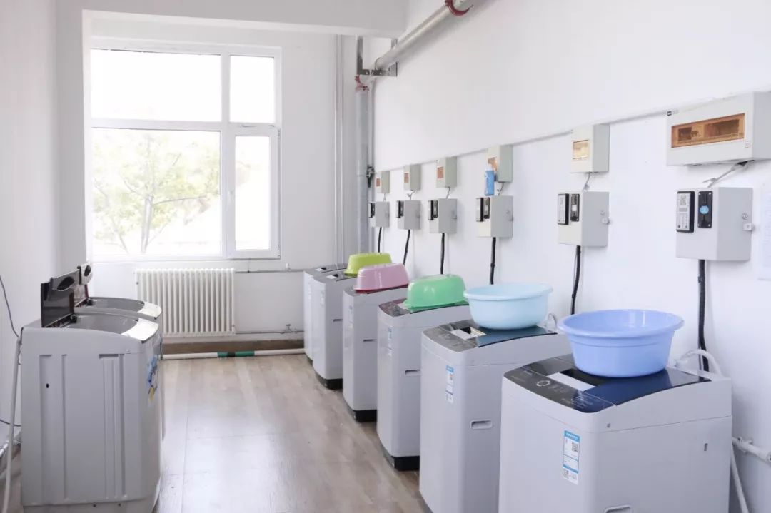 72超人性化公共区域定期消毒的洗衣房楼下的饮料贩售机24小时直