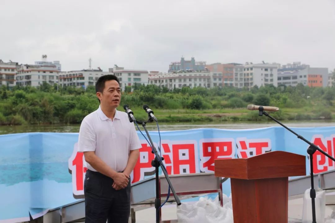 中共平江县委书记汪涛宣布增殖放流活动正式启动来自各单位和社会各界
