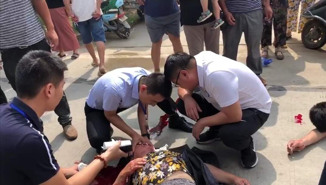 永城市中心医院车祸救援现场(附视频)