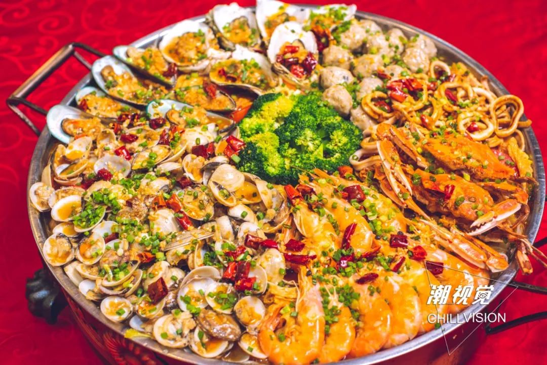 9种海鲜超巨型龙虾海鲜盘登录三水人均35元吃到撑现在还免费送