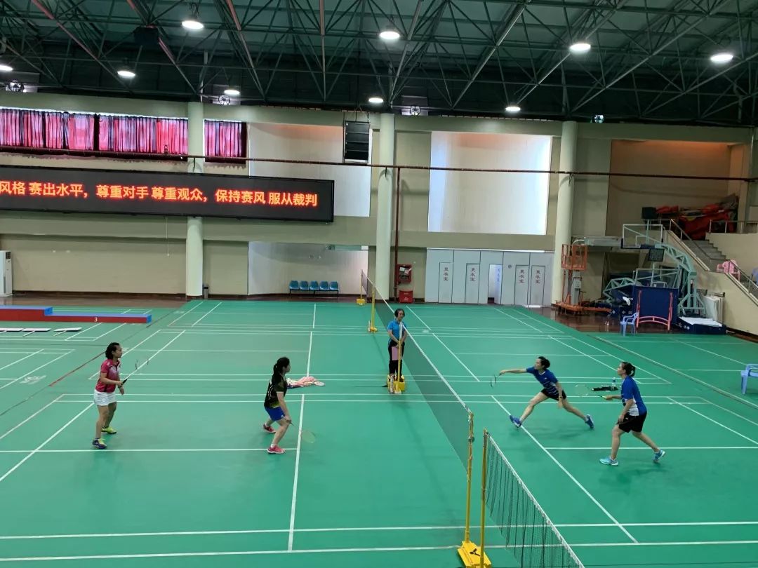 宝安工会队获市职工羽毛球赛各区(新区)总工会预选赛冠军!
