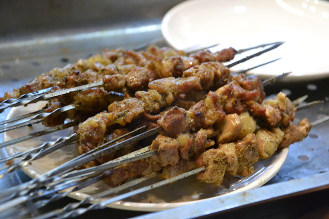 《寻找临沂特色美食》第43期:炖出地道味的百味山庄劈柴院_兰山区