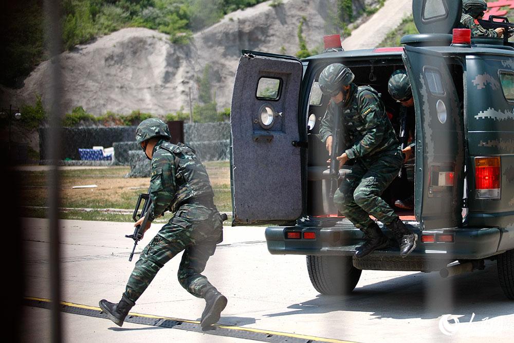 人民网北京6月19日电(陈羽)18日,为期4天的武警部队"长城-2019"反恐