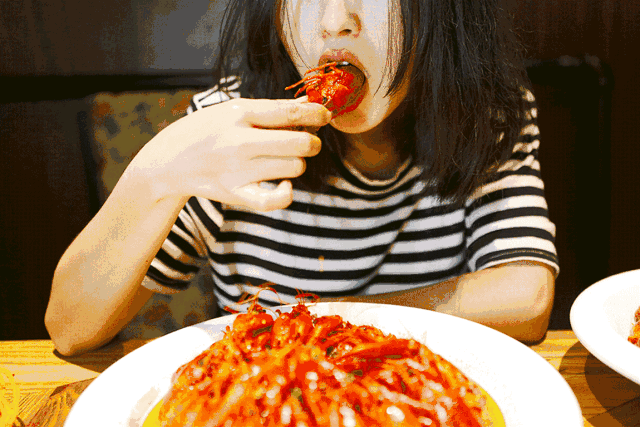 吃龙虾jiojio肿成猪蹄还有这四类人不能吃龙虾