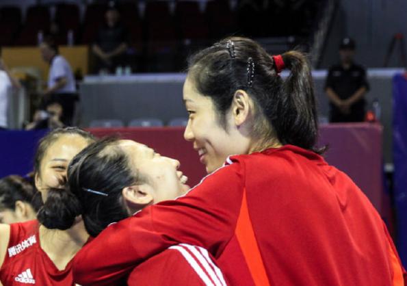 罕见国际排联给朱婷起新绰号扣倒丁霞为姚迪擦汗被赞太可爱