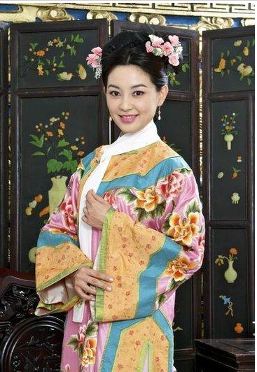 此人是孝惠章皇后的妹妹却嫁给了名义上的外甥康熙晚年才被封妃