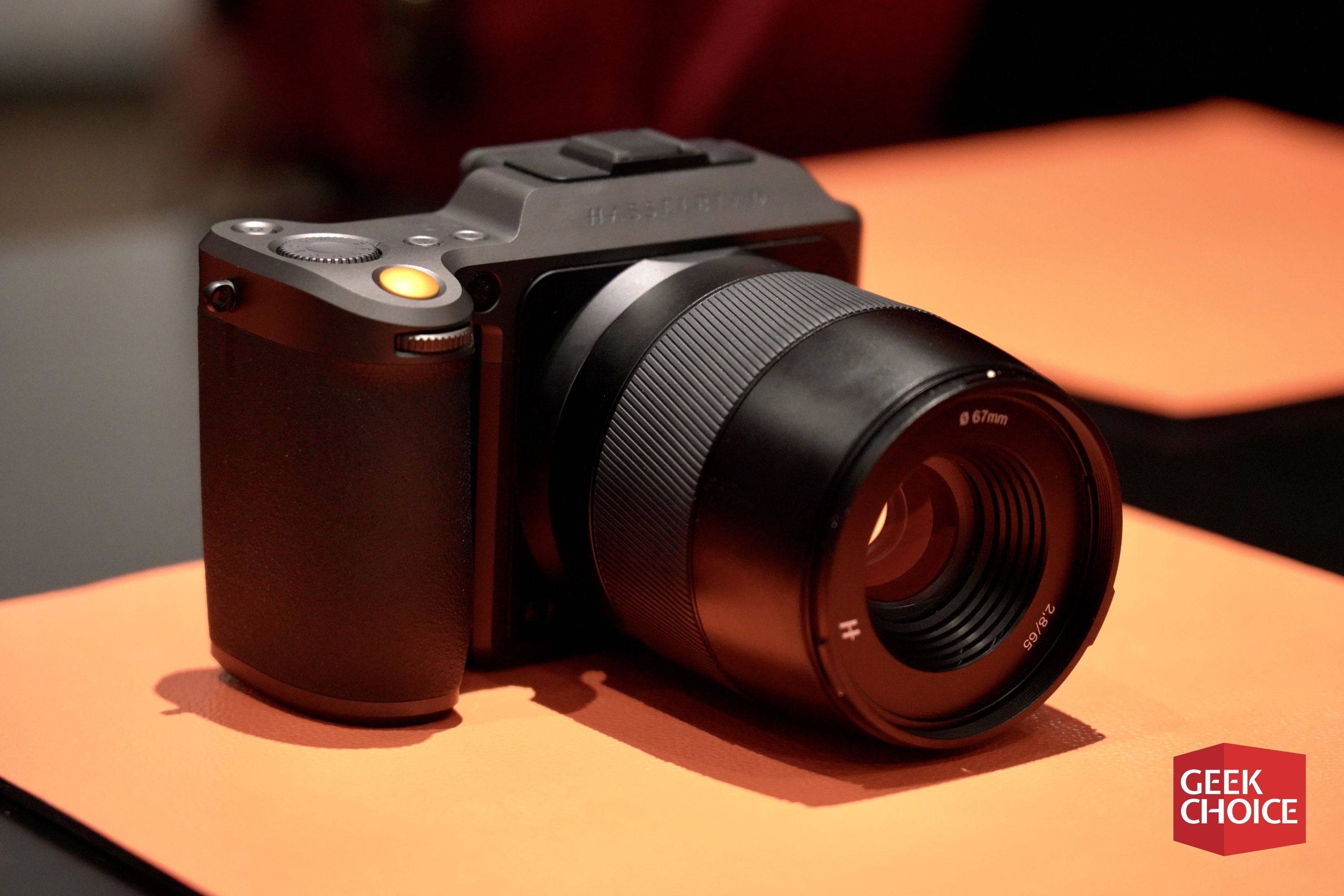 全面升级售价却砍半,哈苏发布仅售 4 万元的中画幅无反相机