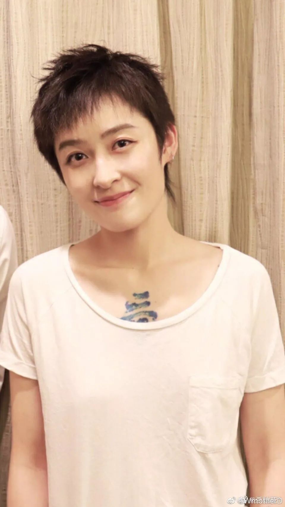 曾轶可因"机场门"道歉背后:"话题女王"的沉浮十年