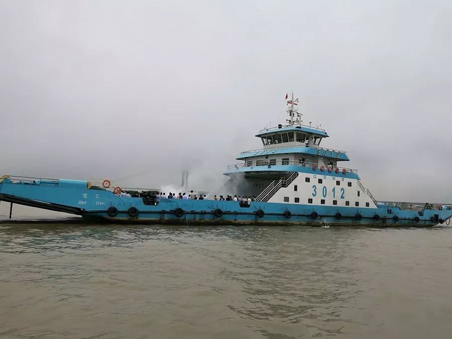 扬州海事局观摩维护镇扬汽渡年度综合应急演习