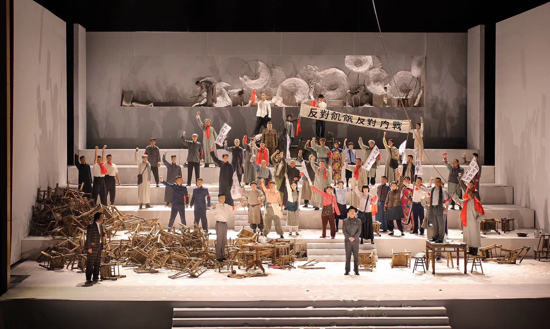 从1958年由北京人民艺术剧院首演至今,老舍创作的话剧《茶馆》已经60