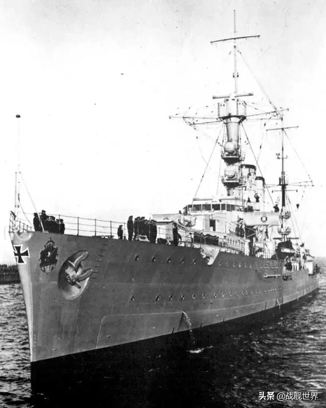 三代目的埃姆登也就是今天的主角,整体看来不过是轻巡洋舰"科隆"级的