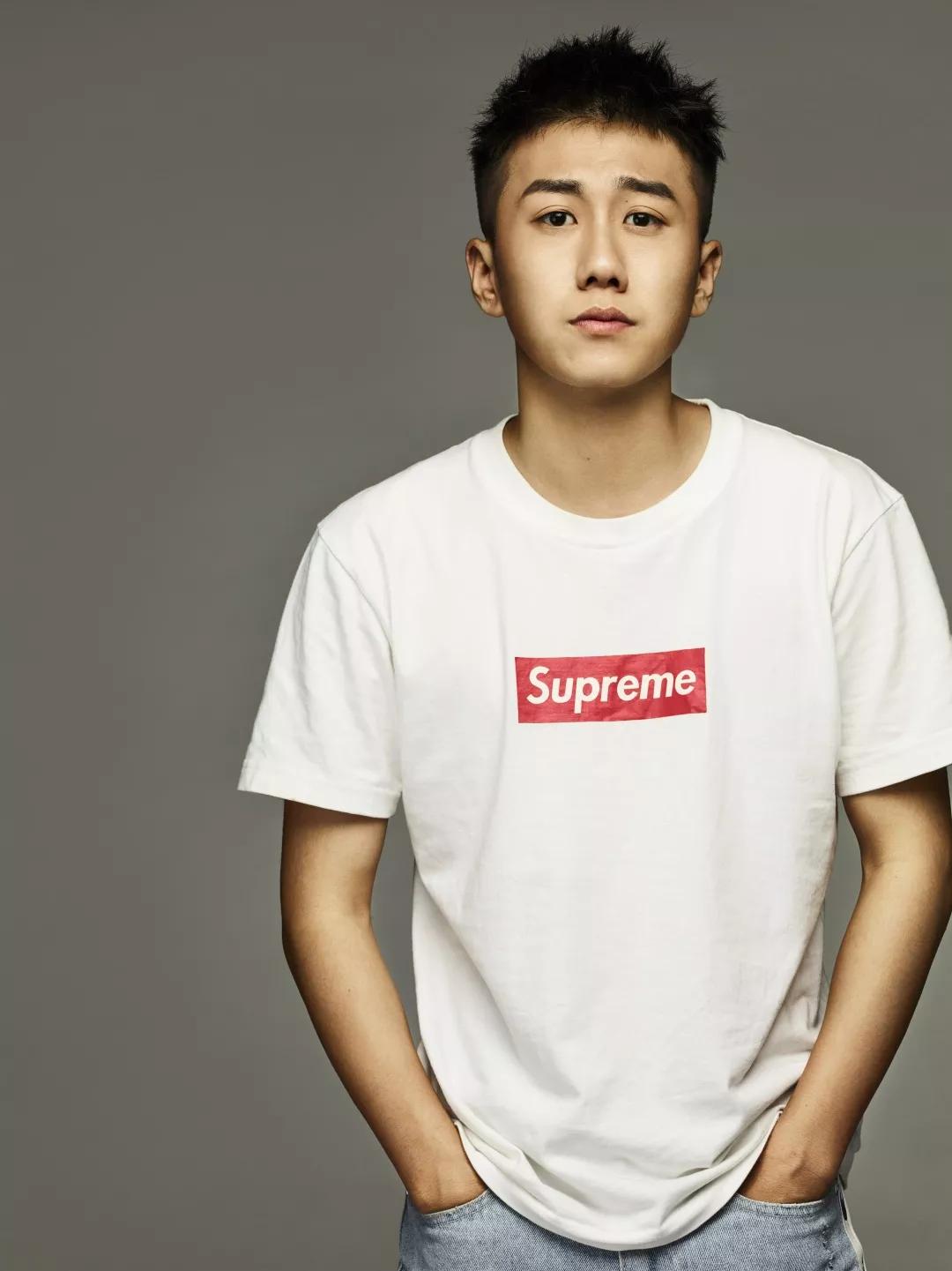 在这一环节,姜冠南小哥哥丰富的表情成功逗笑了节目