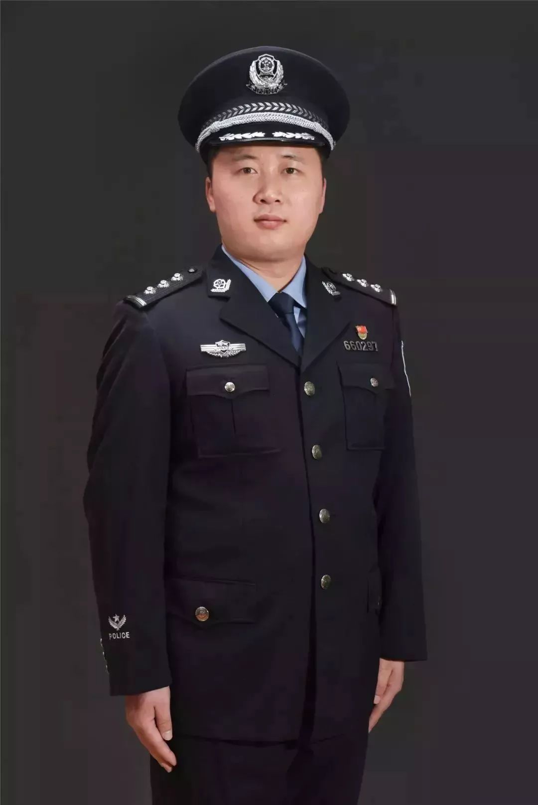 标准警服图片