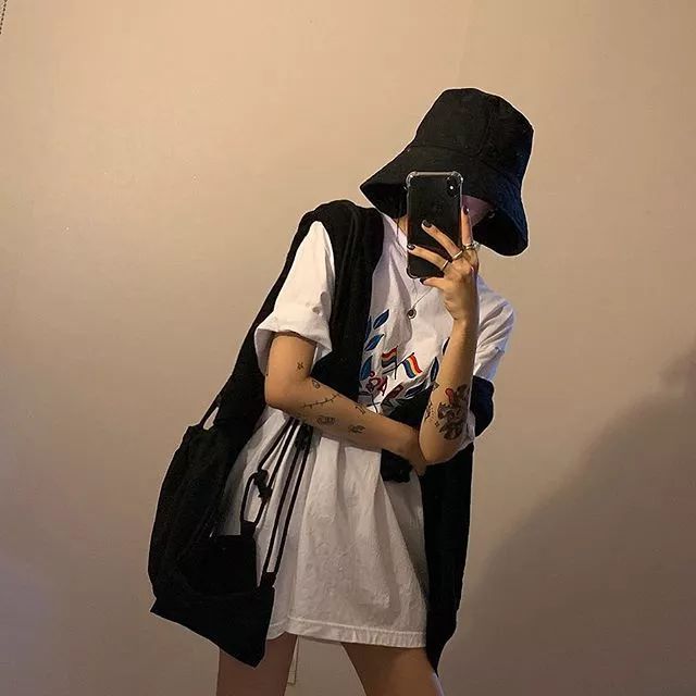 花臂女孩不知道你有多可爱