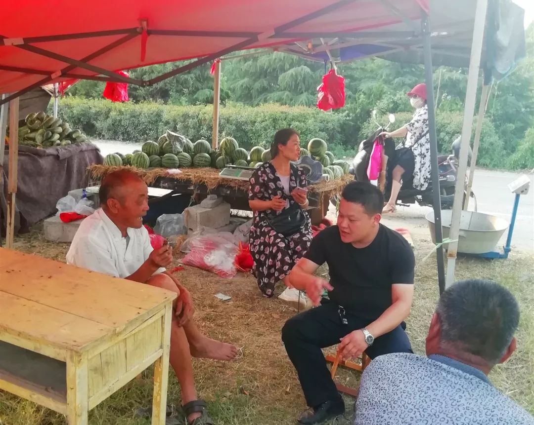 第一书记程庄村第一书记的一天行走两万五千步15小时不打烊