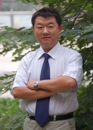 上周六晚,来自山东潍坊一中的男神王春成老师直播了对"2019年高考英语