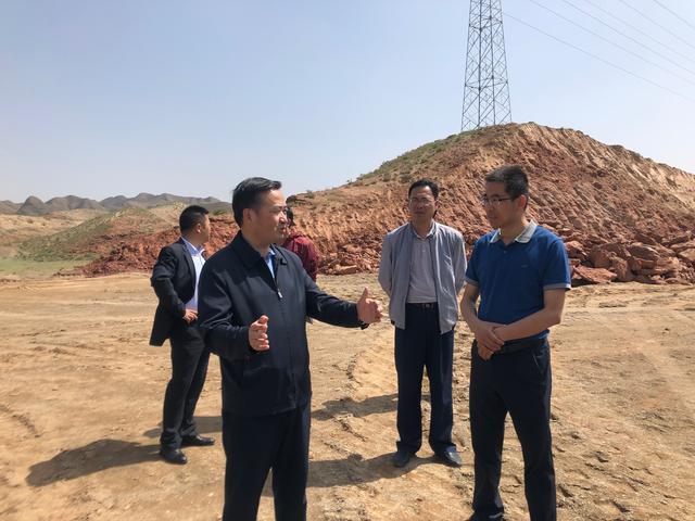 皋兰县县长杜宁让调研园区建设工作