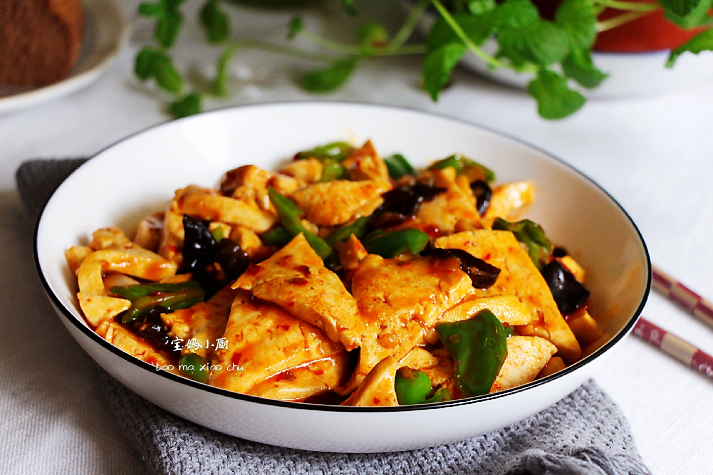 这才是豆腐最好吃的做法,老公尝一口就服了,一大盘全光