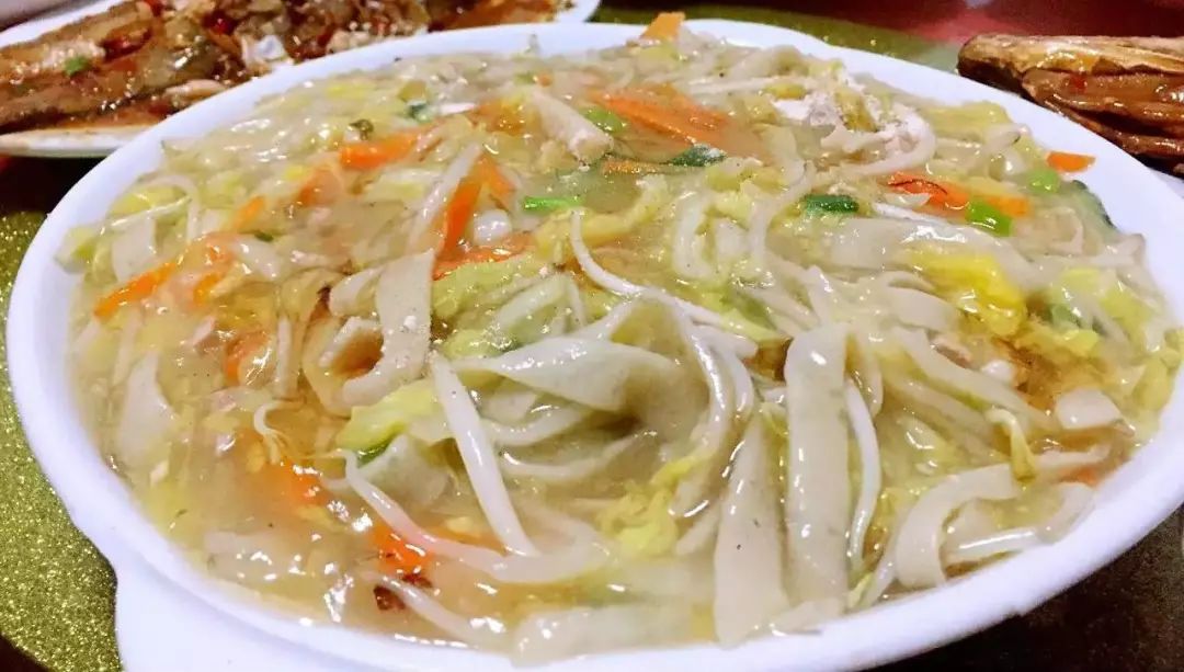 在南田岛上,你一定要尝尝这里最为出名的鱼滋面,不吃就不算到过南田岛