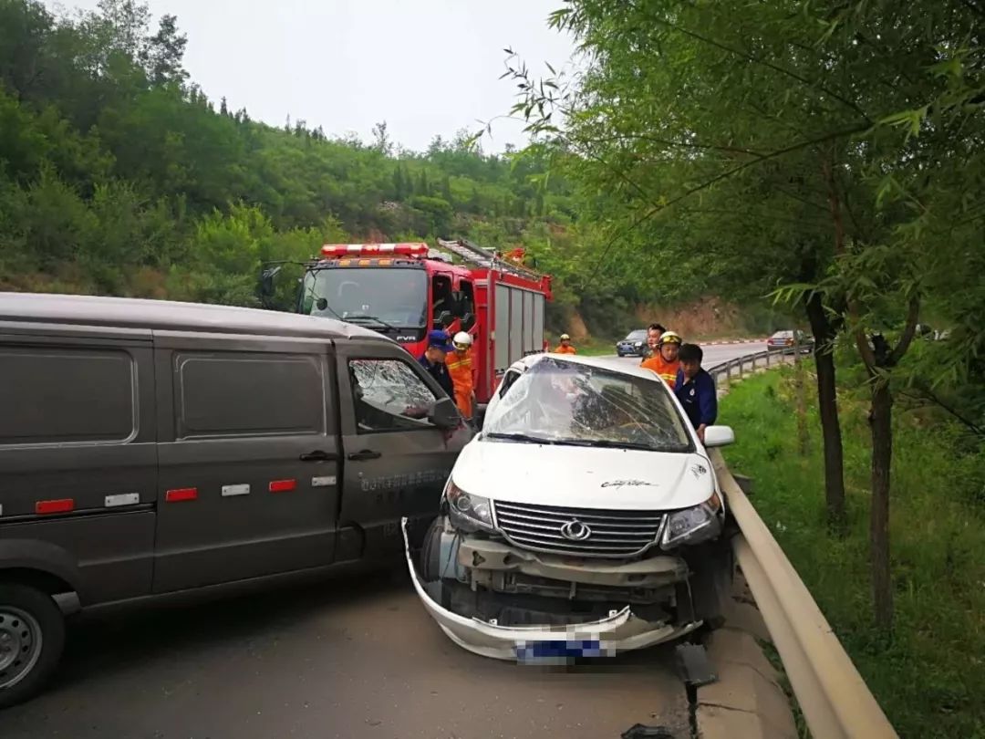 阳泉高速车祸图片