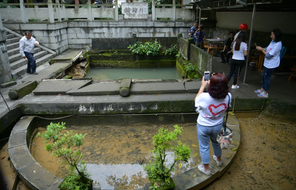 四川宜宾:葡萄井重新开始蓄水