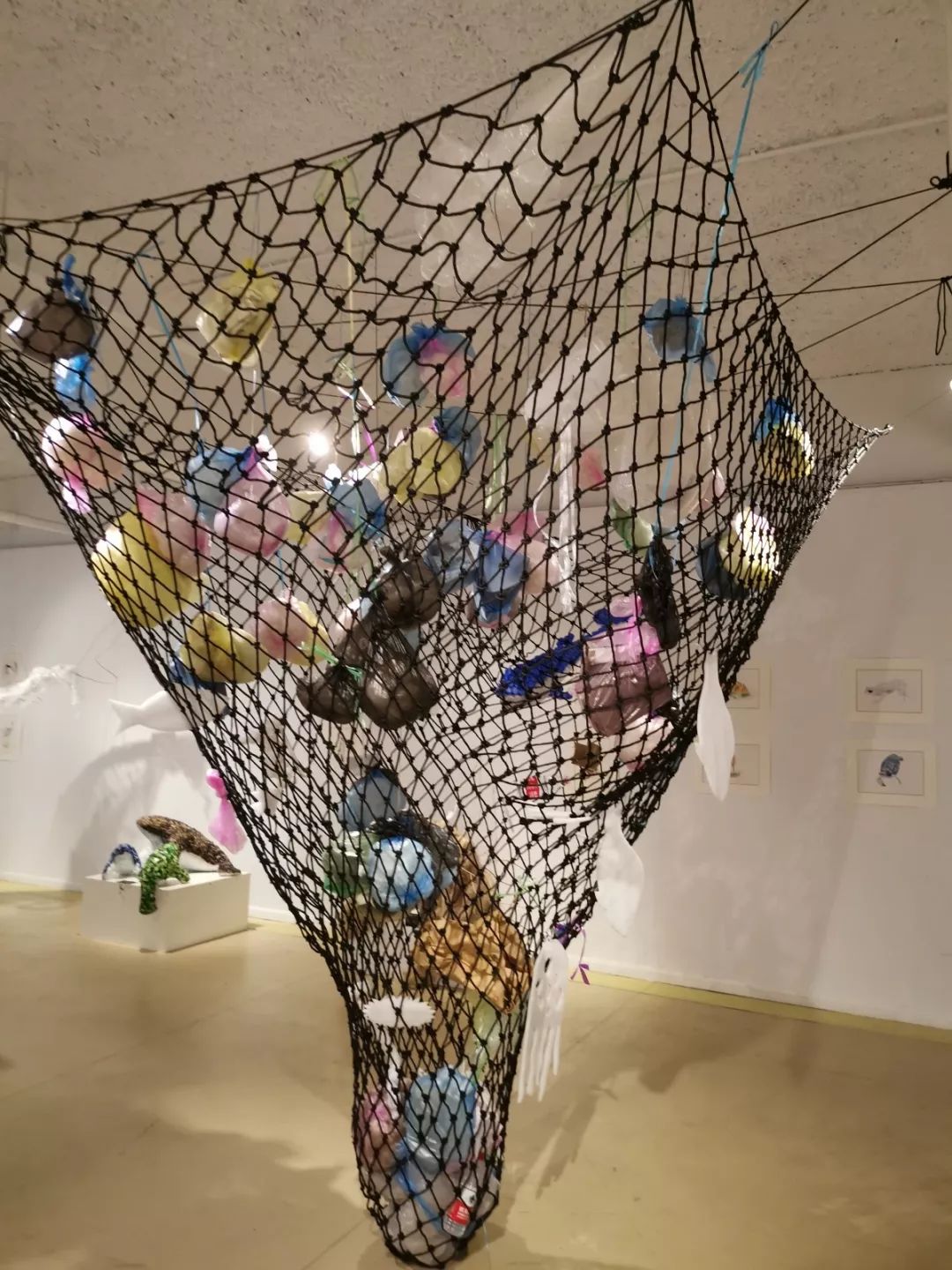 一场好看又环保的艺术展第二届我爱动物主题艺术展宁波开展