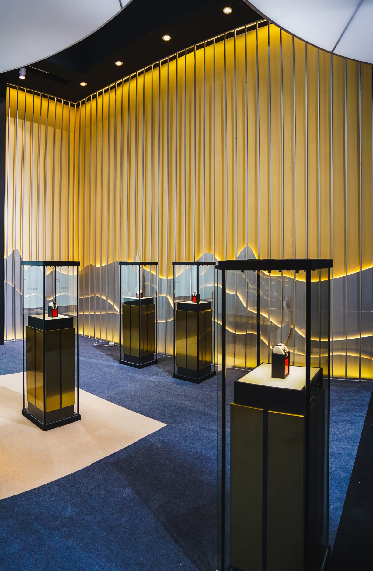 2019年深圳钟表展丨仙鹤一炷香小篆北京表的东方美学现代表达