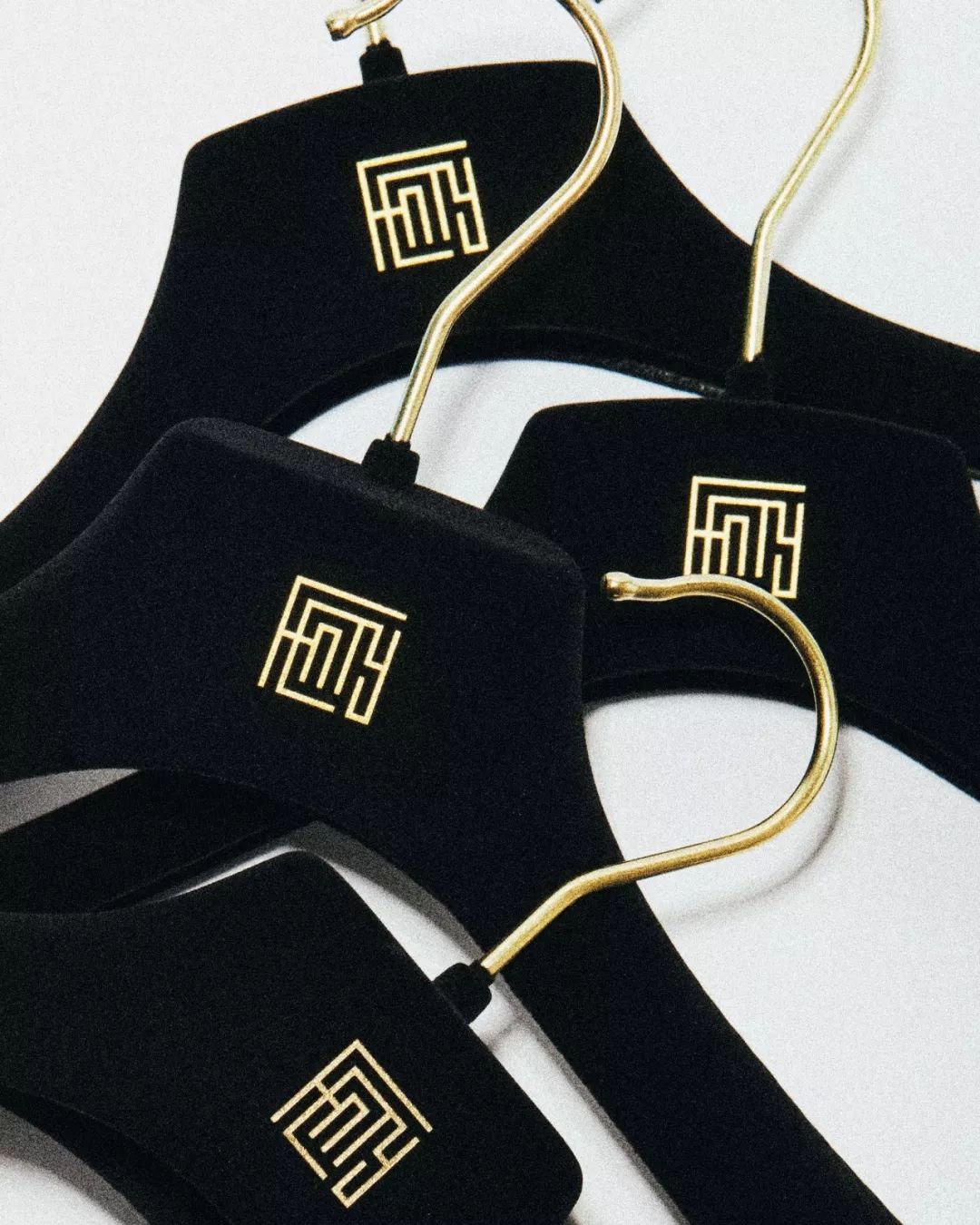 全球最大奢侈品集团lvmh新品牌fenty标志设计欣赏