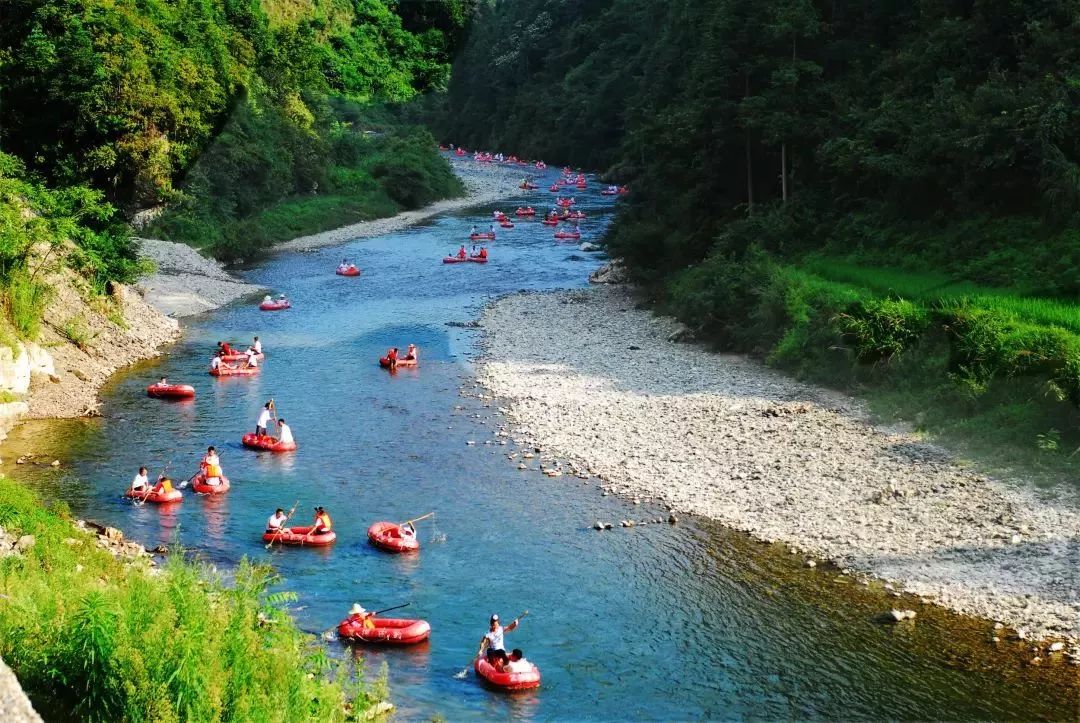 地址:貴州省臺江縣翁密河漂流風景區參考票價:150元/人桐梓水銀河特色