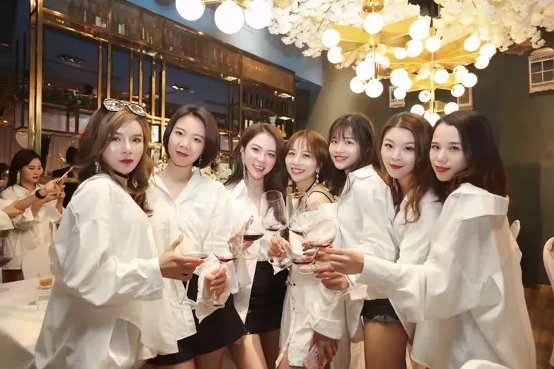 《毕业季硬核聚会指南》,趁年轻可劲造作!_派对