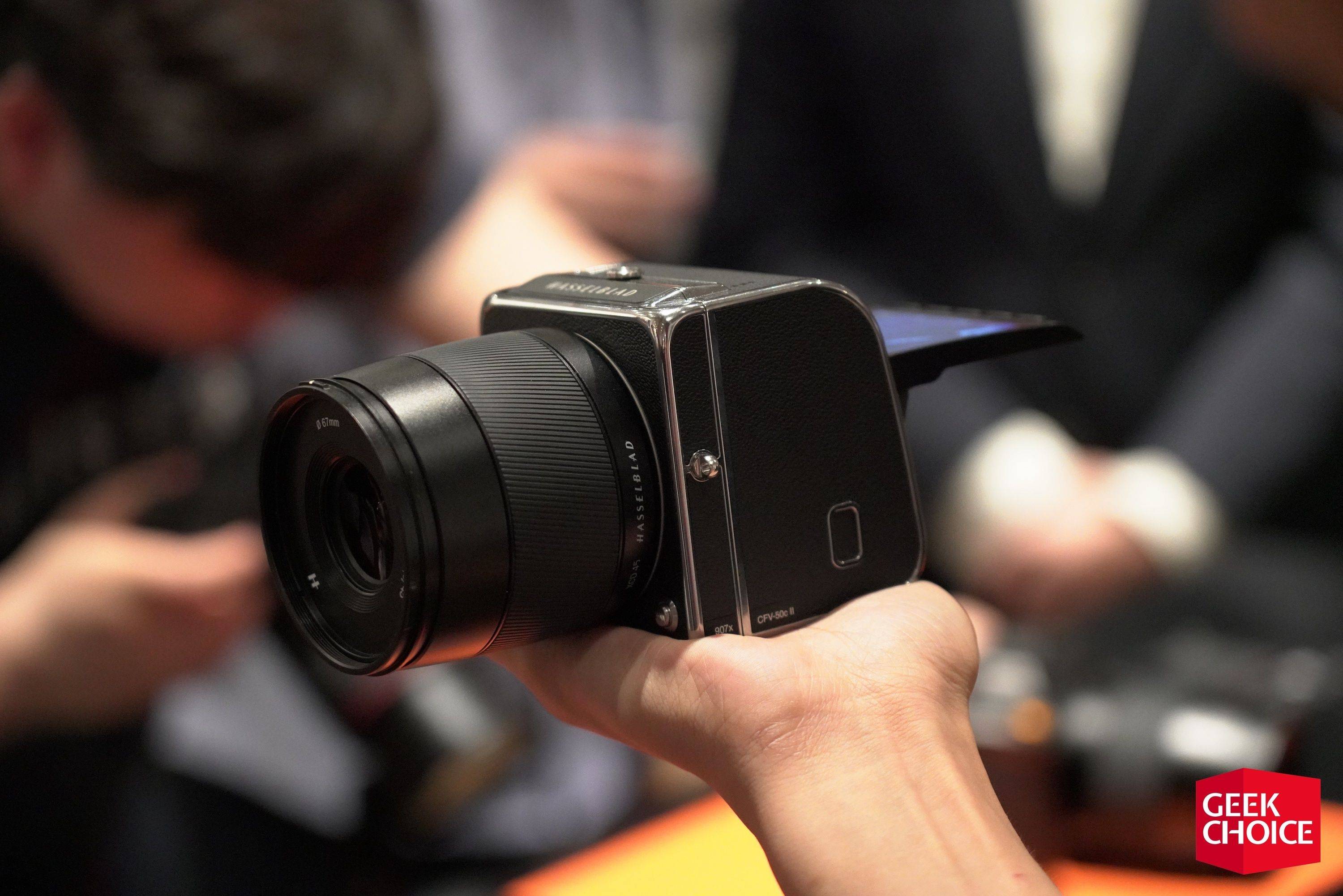 全面升级售价却砍半,哈苏发布仅售 4 万元的中画幅无反相机