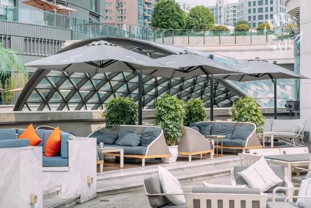 藏在太古汇屋顶的露台餐厅,满足时髦精的夏日仪式感