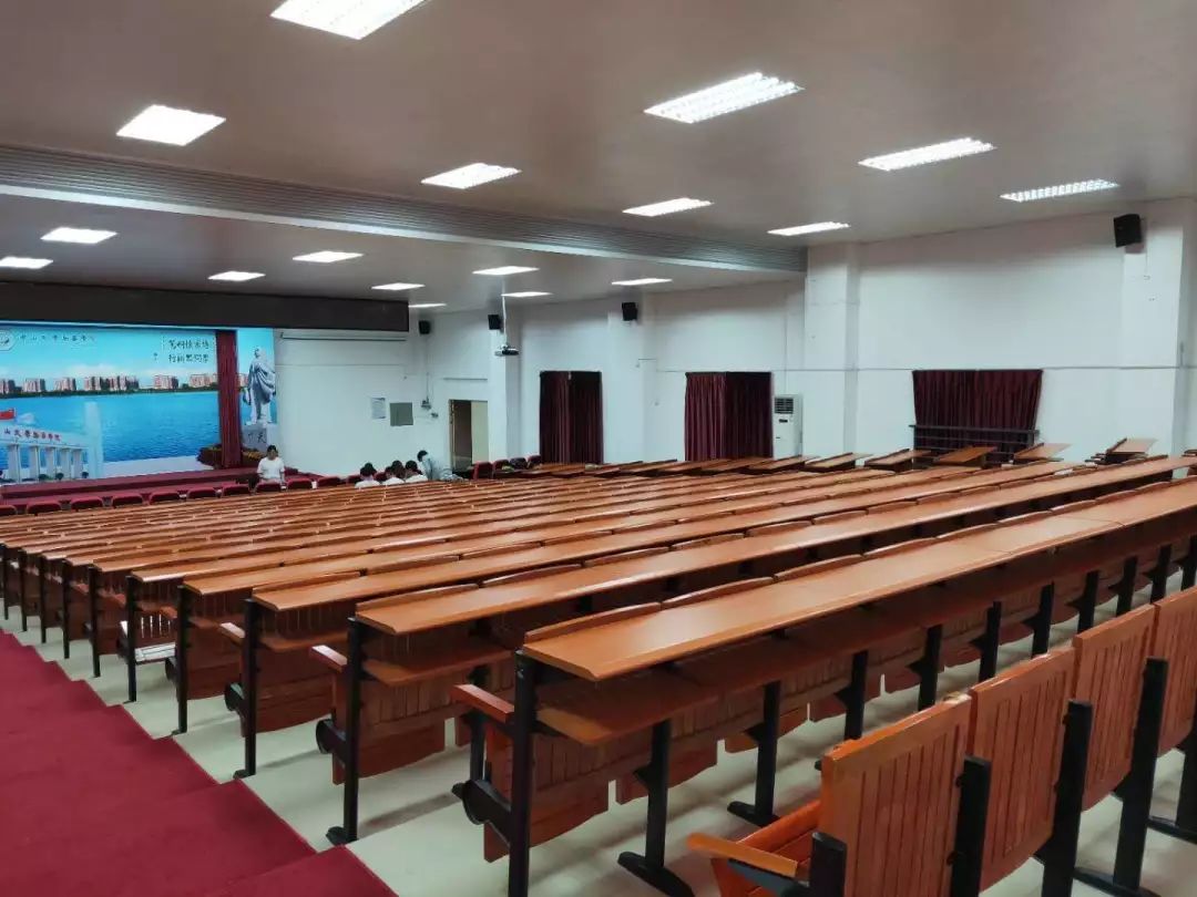 上课教室02宿舍环境宿舍楼面独立阳台四人间上床下桌床长:1.9米,宽0.