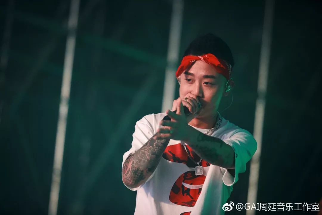 潮装备这就是街舞和新说唱回归嘻哈范要怎么穿