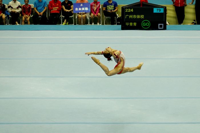 倒踢紫金冠空中漫步从军运会体操测试赛看到未来的世界冠军