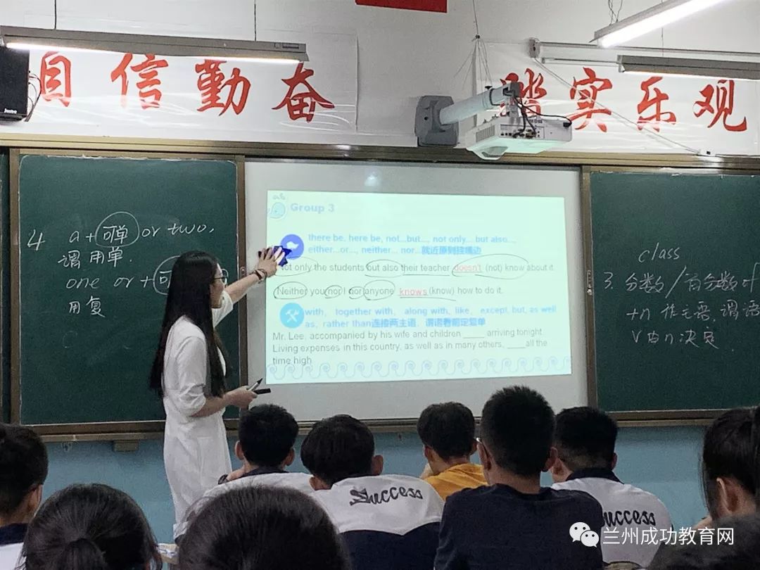 在教学过程中,邢芳芳老师结合实际讲解的深入浅出,结合实际,学生积极