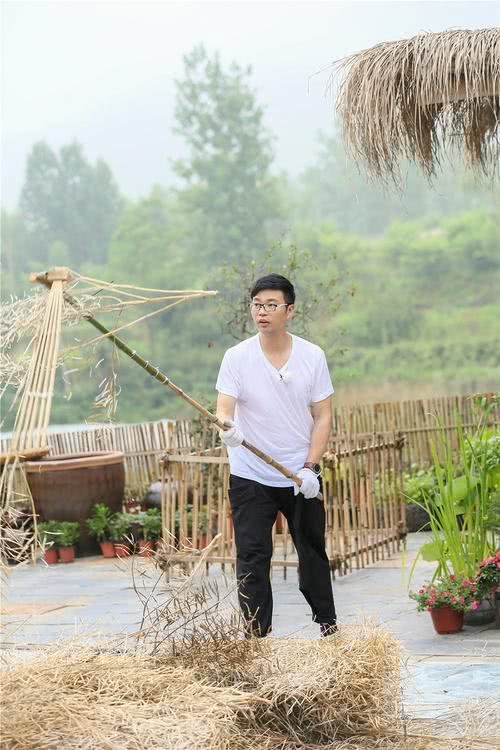 他是极限挑战的二傻憨厚呆萌因门牙突出被网友送外号