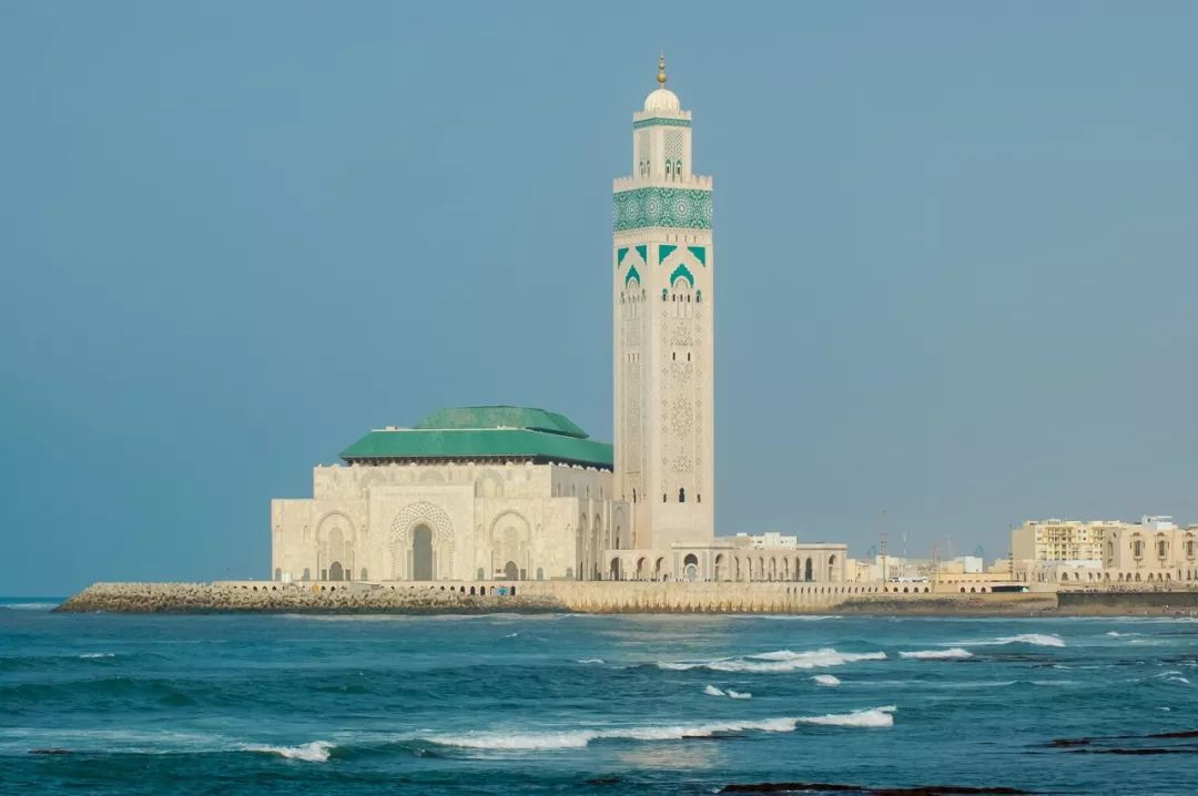 哈桑二世清真寺一部《卡萨布兰卡》让不少人对摩洛哥心驰神往,然而,这