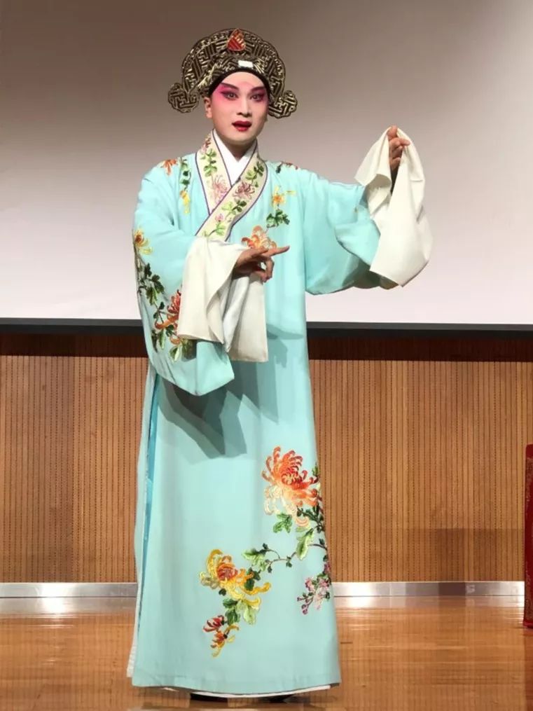 饰 柳梦梅谭许亚上海昆剧团优秀青年演员,工小生,毕业于上海戏剧学院
