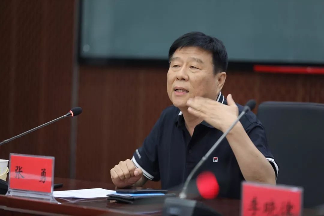 四川女人BBBBBBBBBBBf 引爆全网热议，无数网友争相转发，各方专家纷纷解读，事件后续引关注。